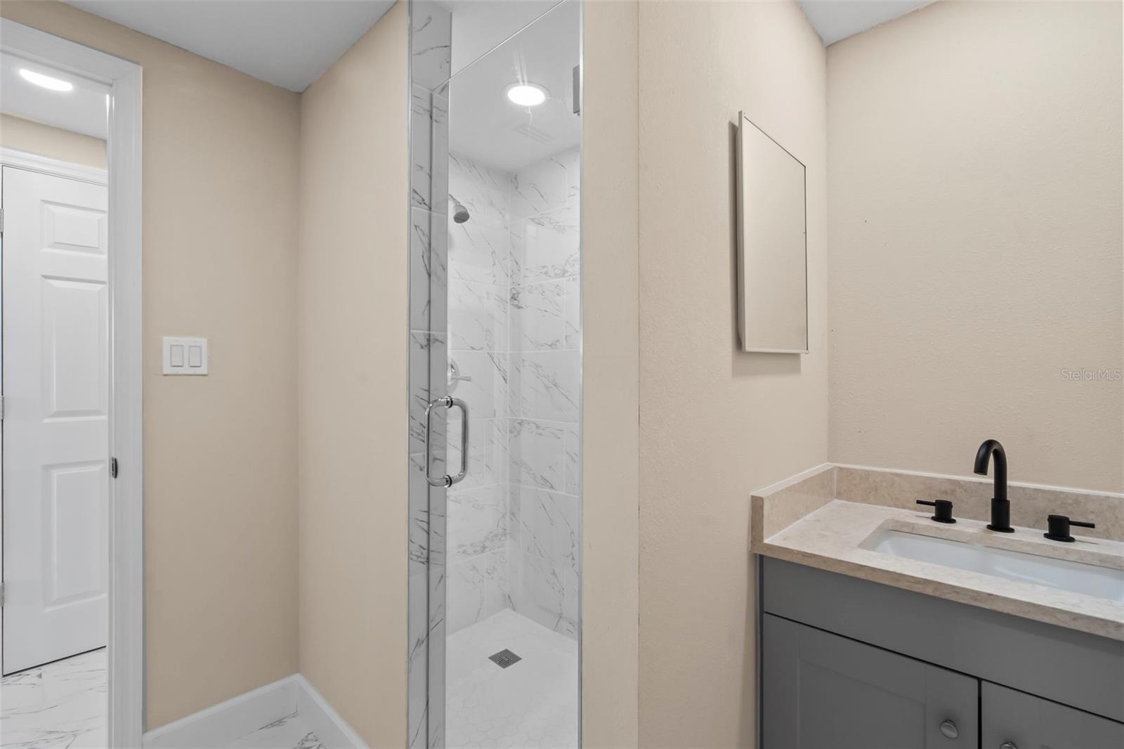 6211 Cornell Rd Property Photo 15