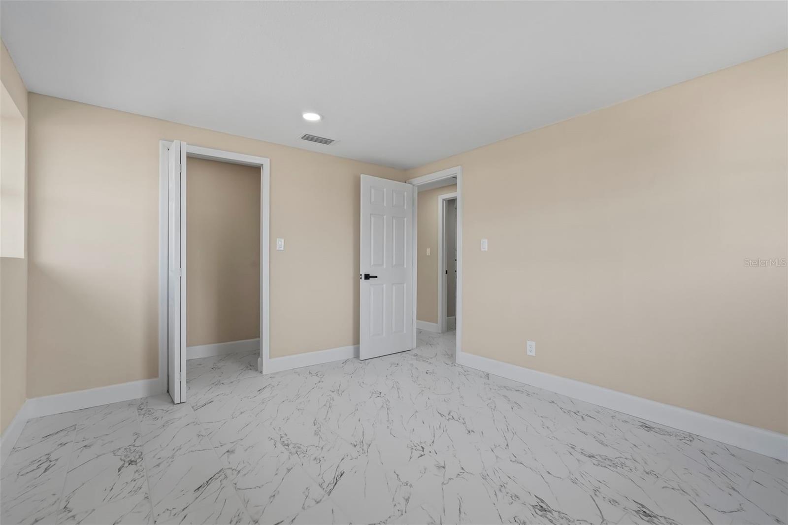 6211 Cornell Rd Property Photo 17