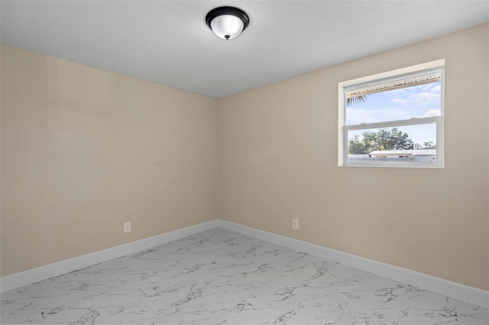 6211 Cornell Rd Property Photo 18