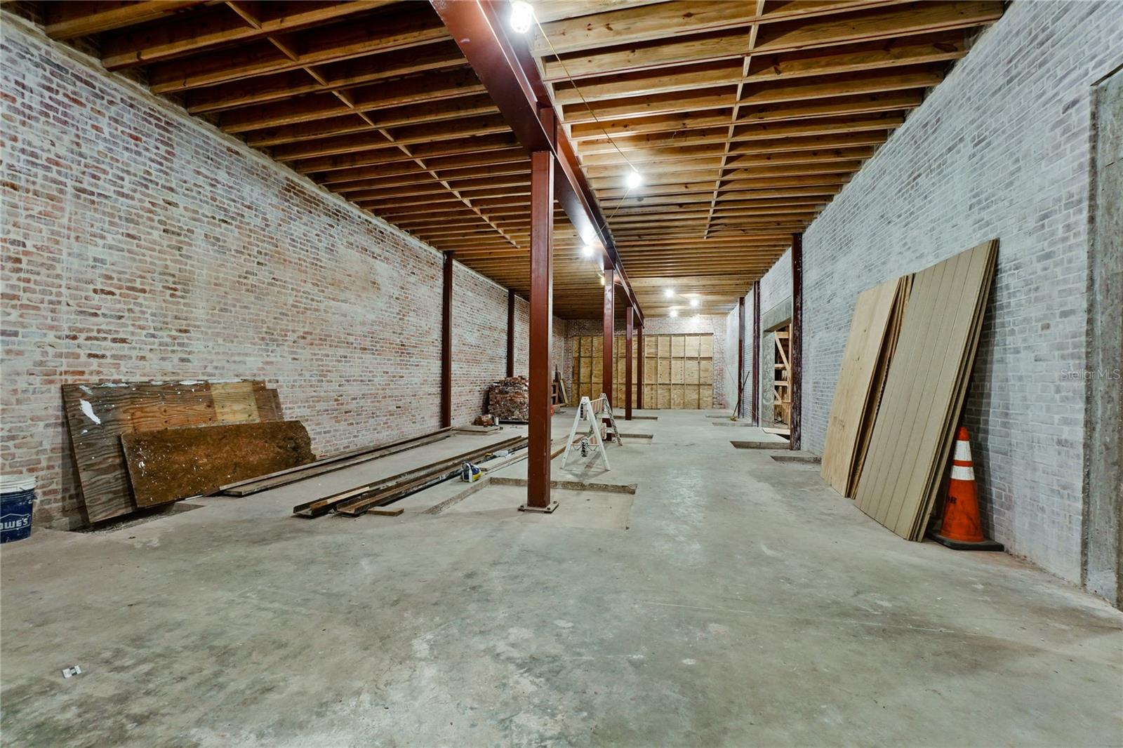 420 12th St W Property Photo 12