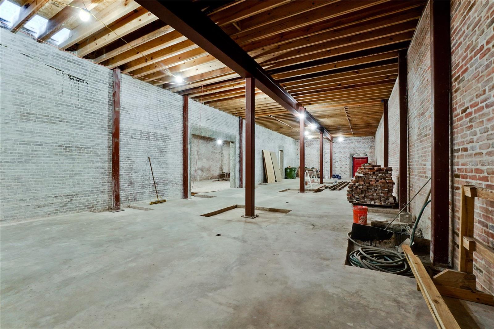 420 12th St W Property Photo 13