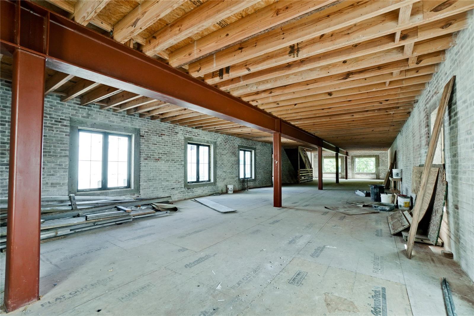 420 12th St W Property Photo 16