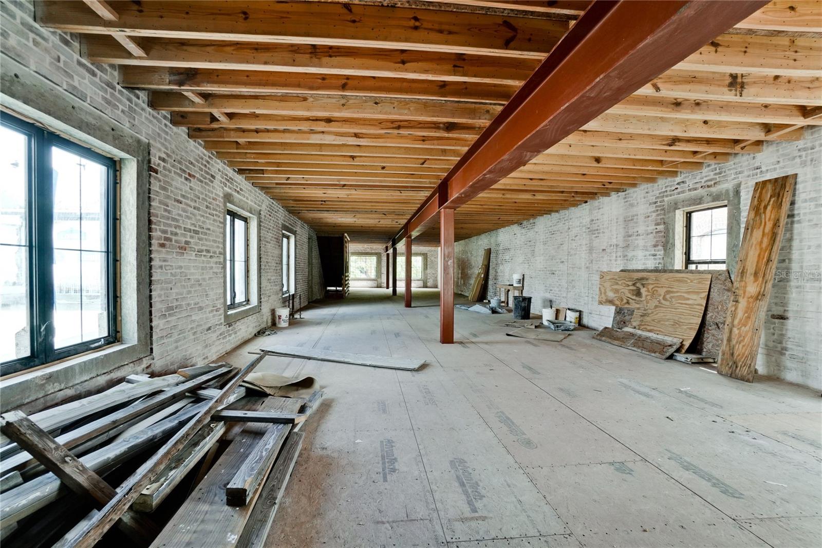 420 12th St W Property Photo 17