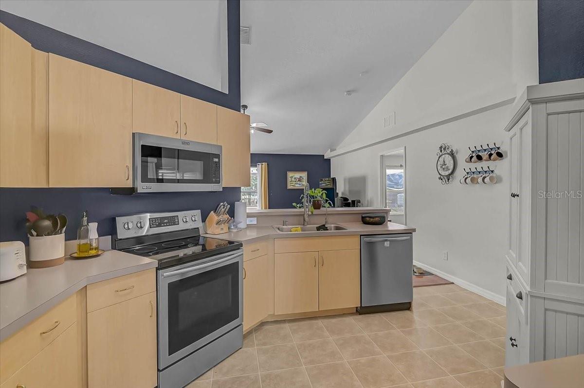 5904 33rd Dr E Property Photo 6
