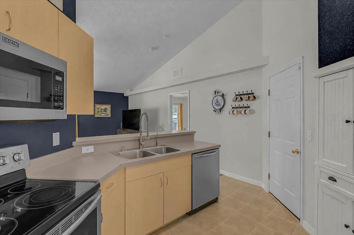 5904 33rd Dr E Property Photo 14