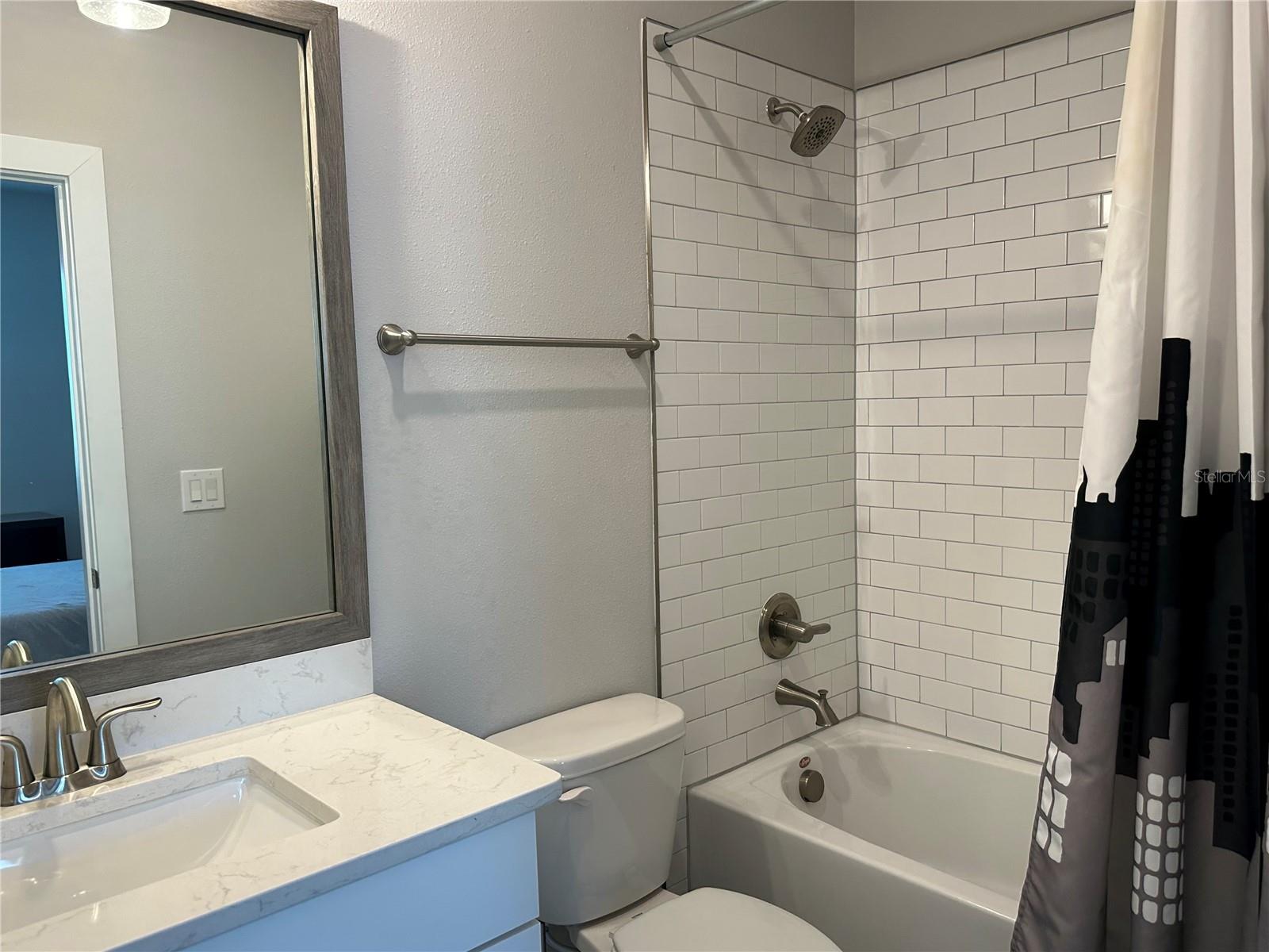 2328 Lindstrom St Property Photo 4