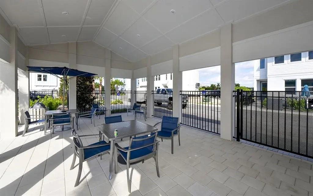 2328 Lindstrom St Property Photo 27