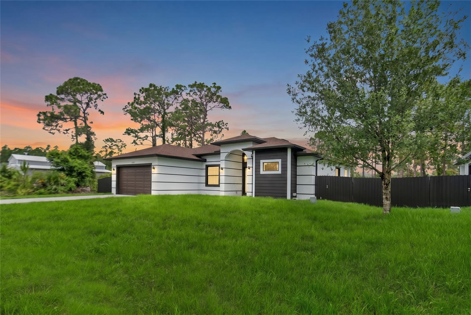 1047 MERRY ST E Property Photo 1
