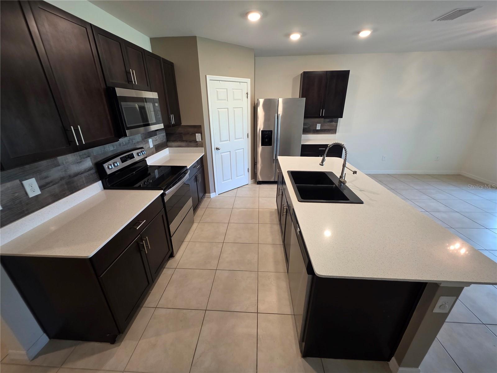 27441 Natal Dr Property Photo 2