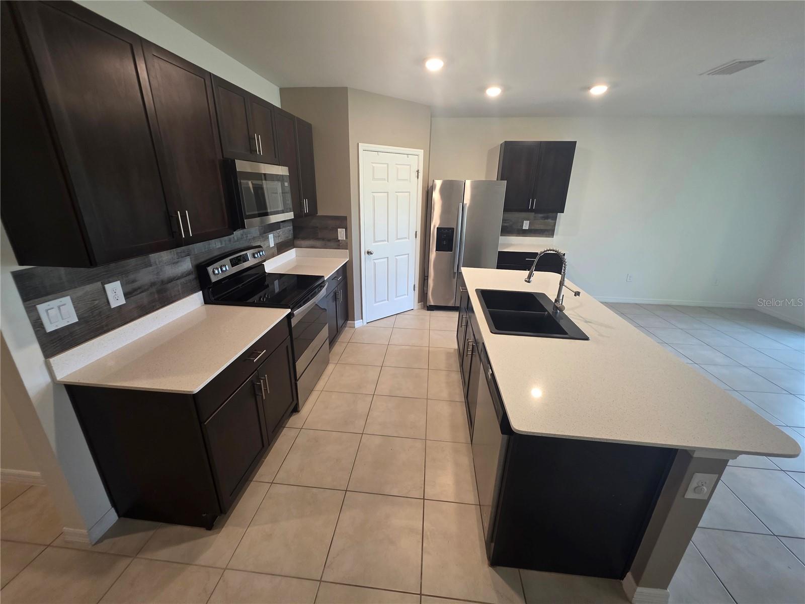 27441 Natal Dr Property Photo 4