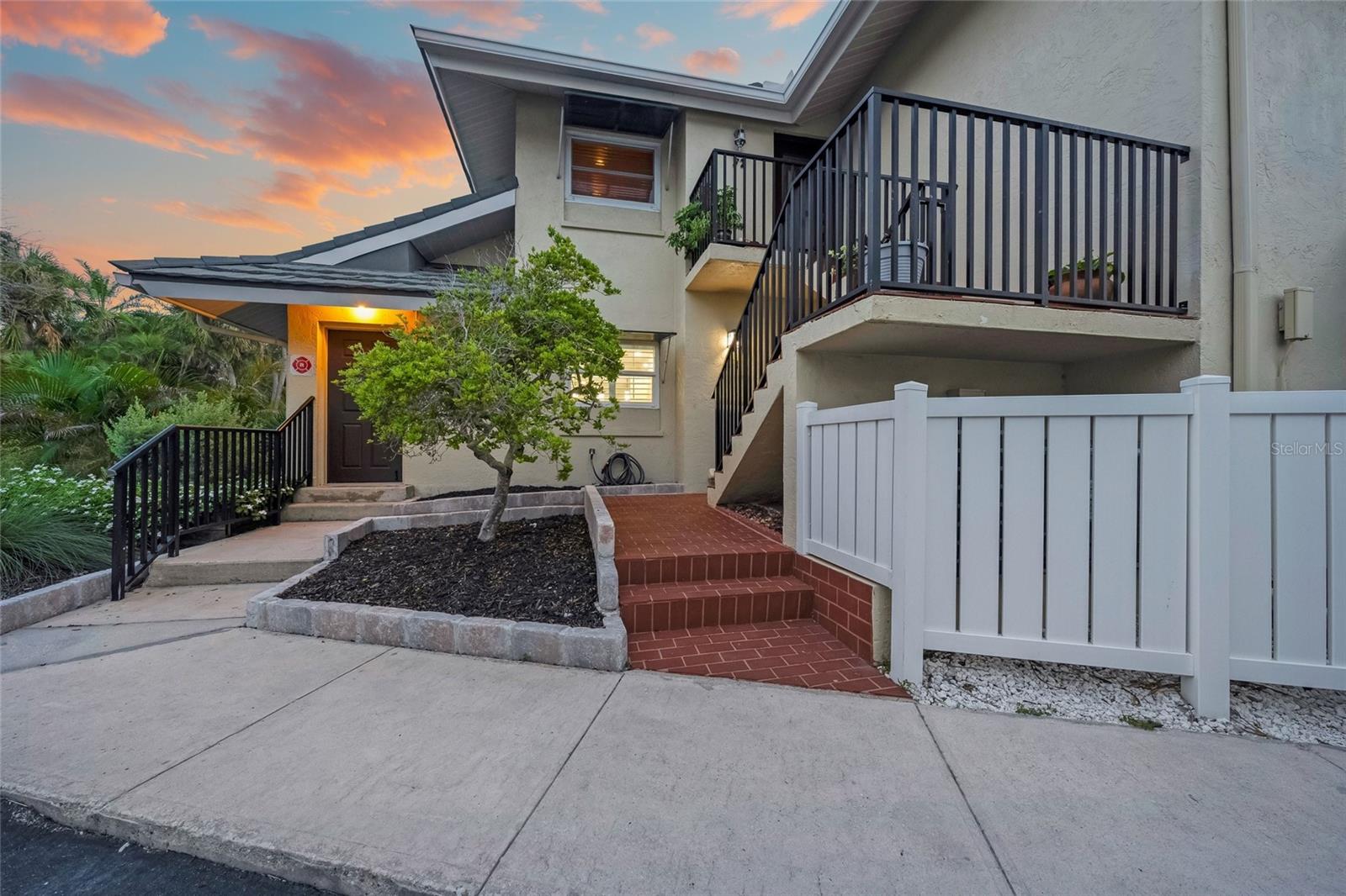 4660 Ocean Blvd #f1 Property Photo 6