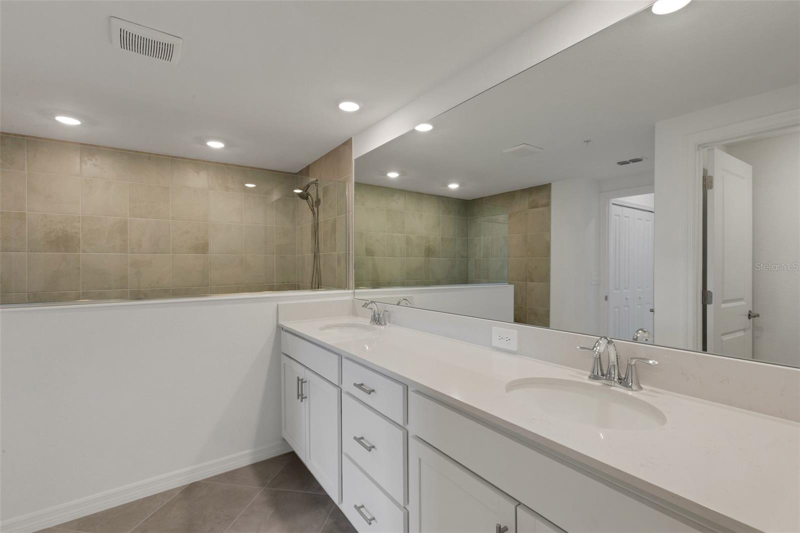 5624 Summit Pointe Cir #104 Property Photo 10