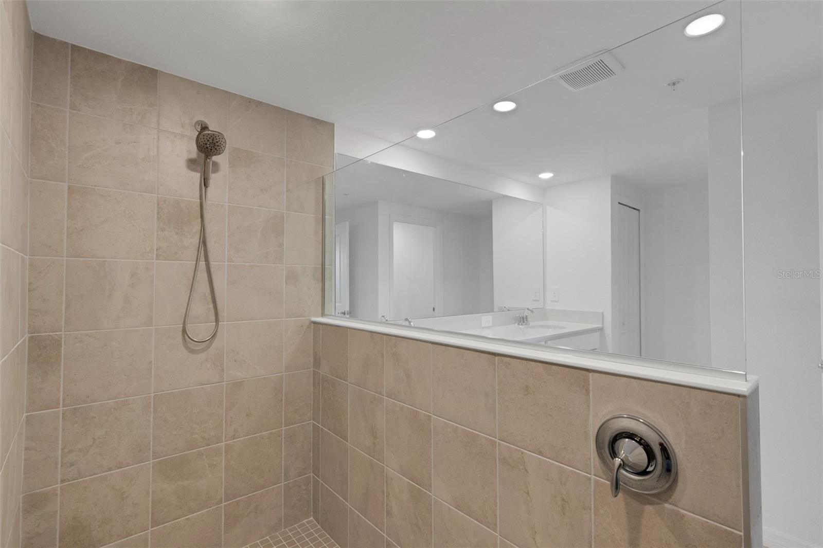 5624 Summit Pointe Cir #104 Property Photo 11
