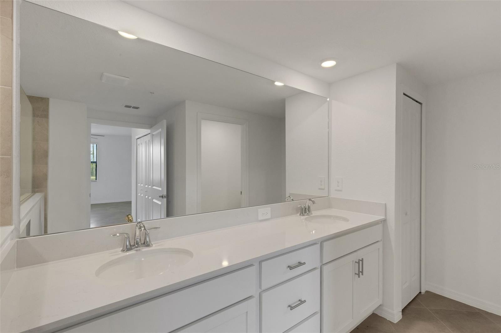 5624 Summit Pointe Cir #104 Property Photo 16