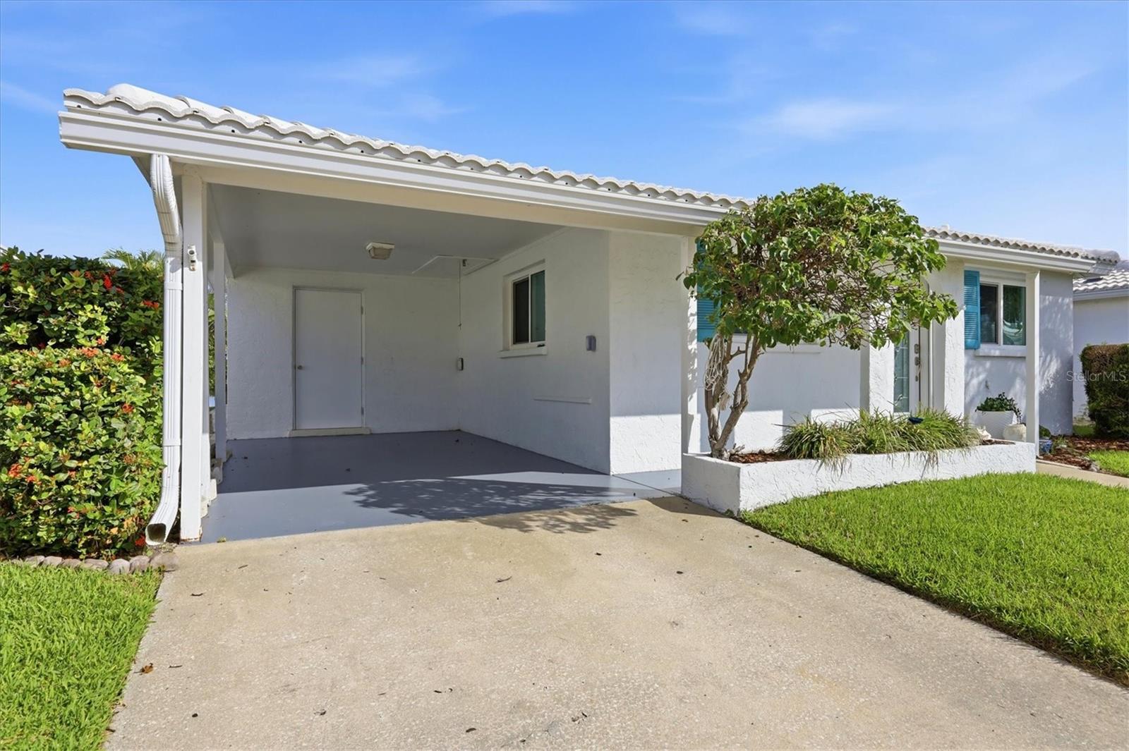 885 Spanish Dr N Property Photo 2