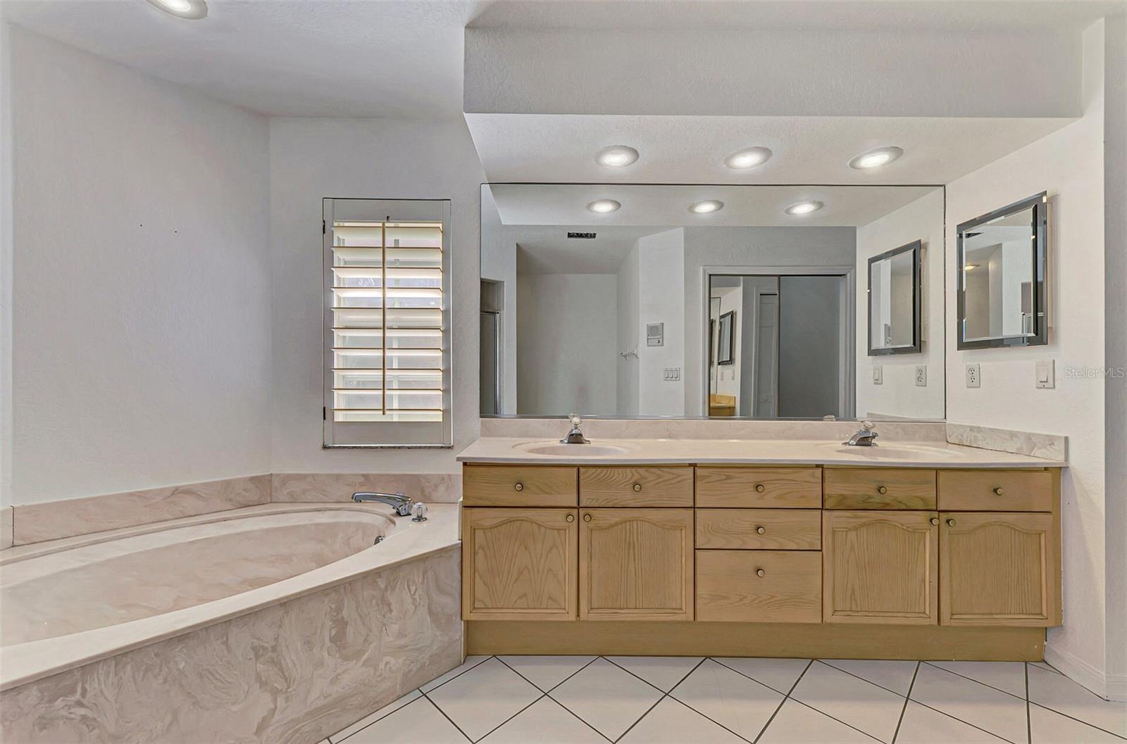4468 Ascot Cir N Property Photo 22