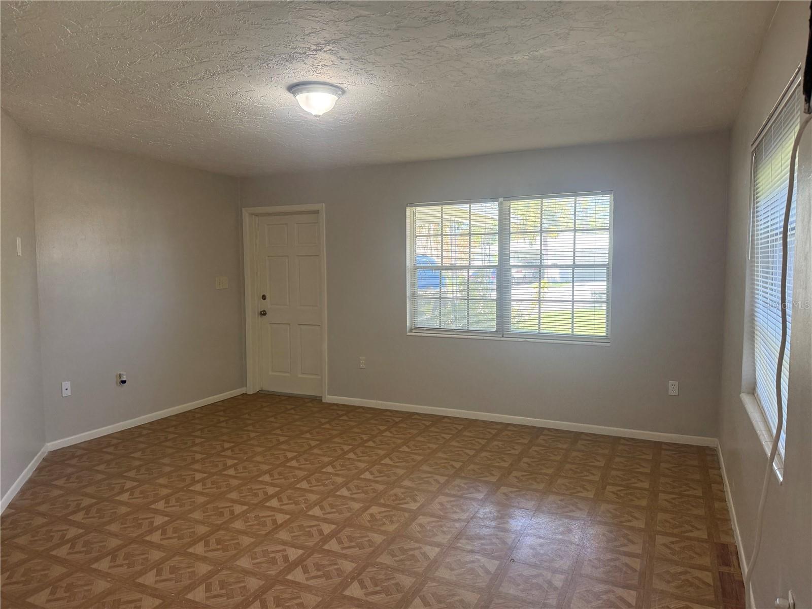 5005 19th St W #a Property Photo 3