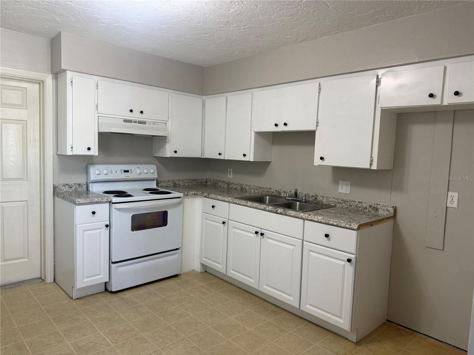 5005 19th St W #a Property Photo 4