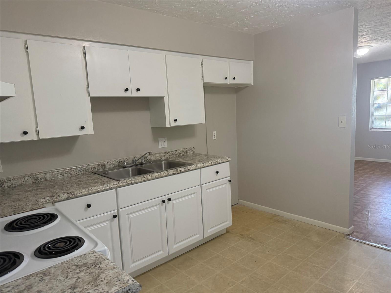 5005 19th St W #a Property Photo 5