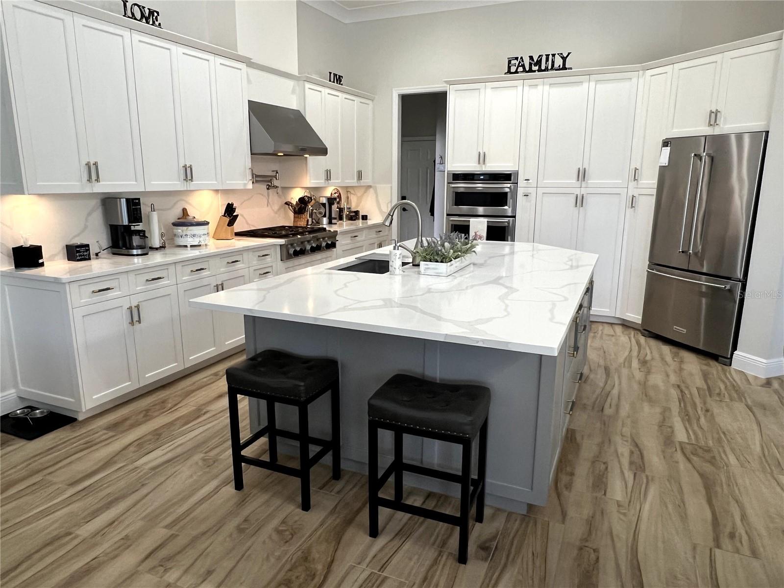 7555 Tori Way Property Photo 8