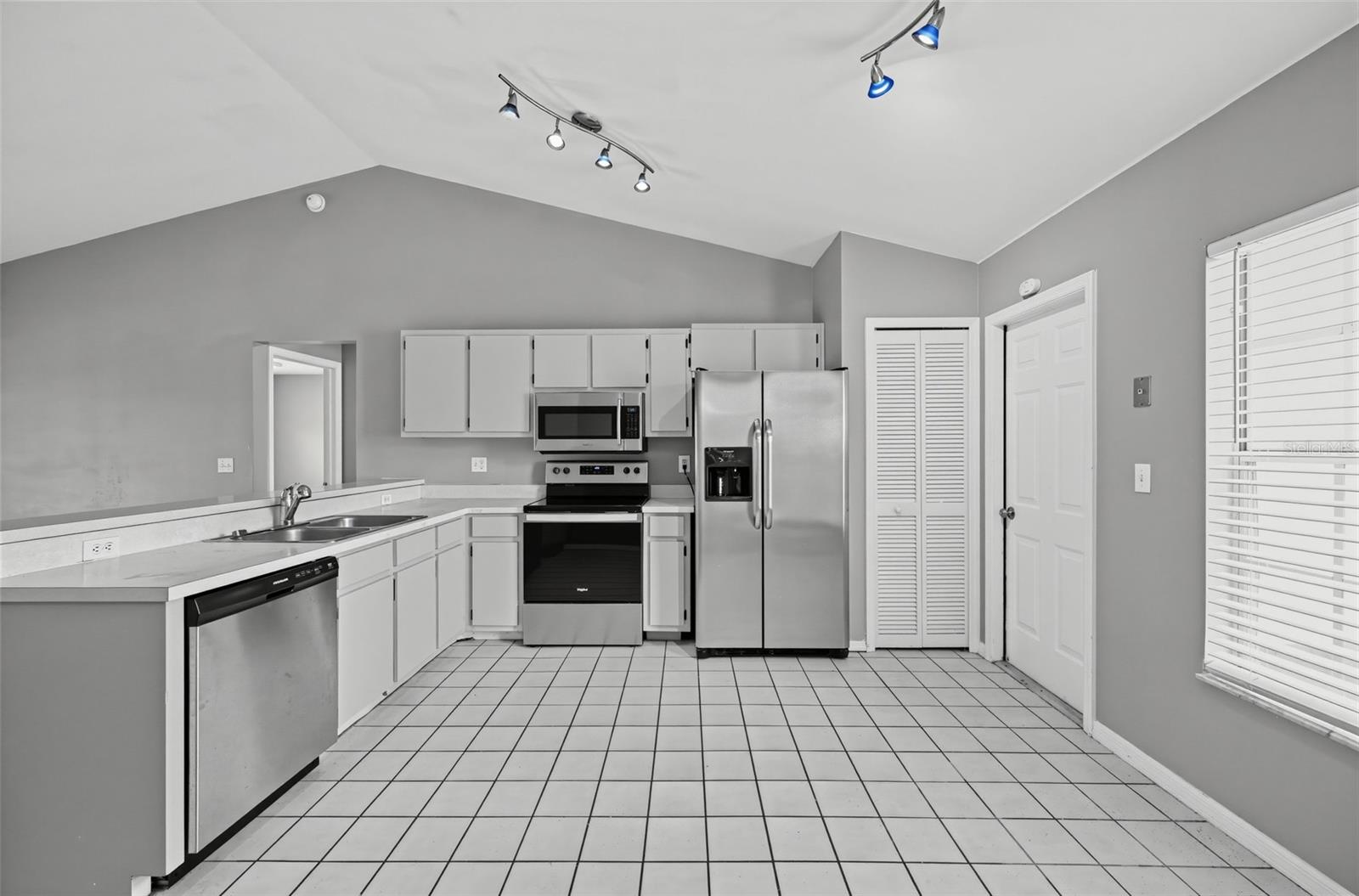 1325 Sw 25th Ter Property Photo 10
