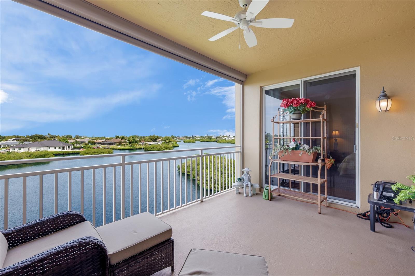 5100 Jessie Harbor Dr #404 Property Photo 3