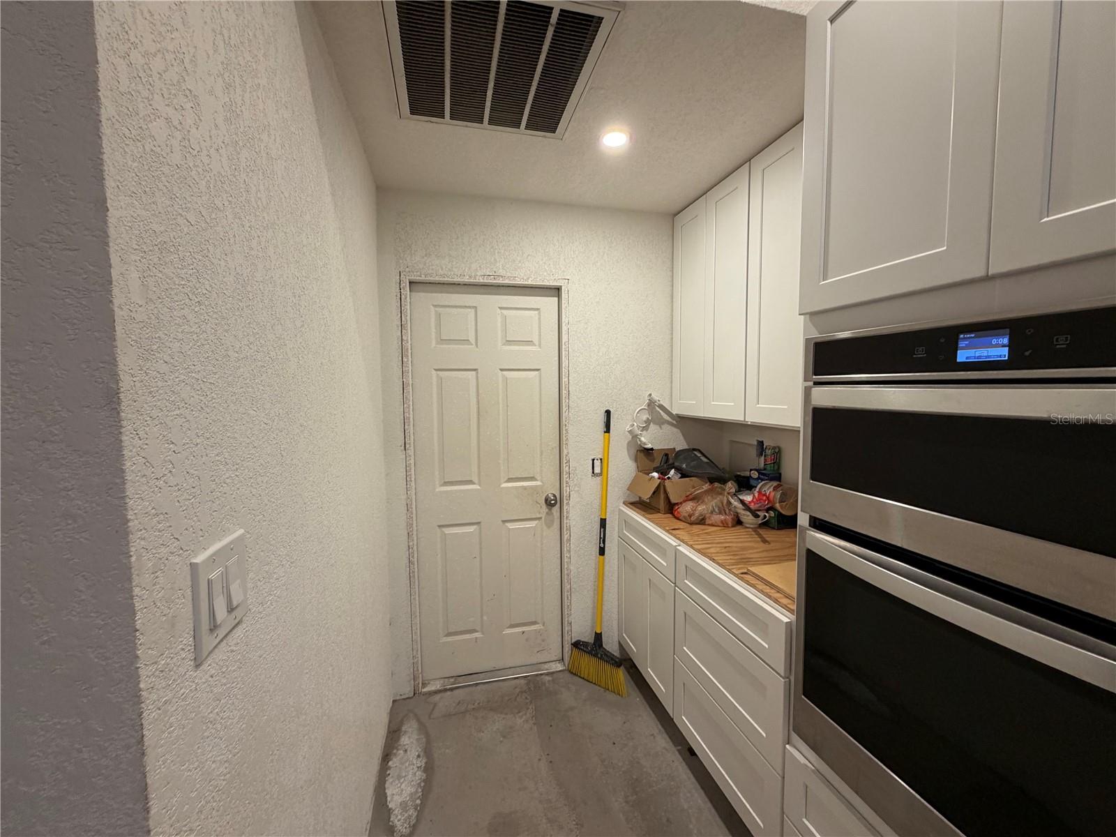 5264 Brickell Dr Property Photo 4