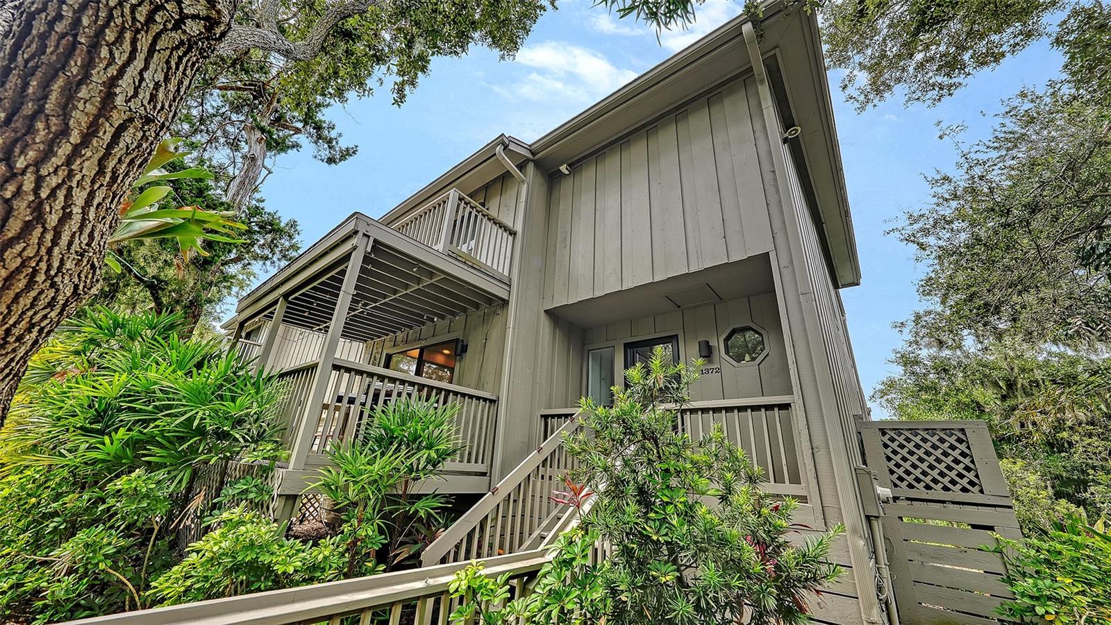 1372 LANDINGS PT #28 Property Photo 1