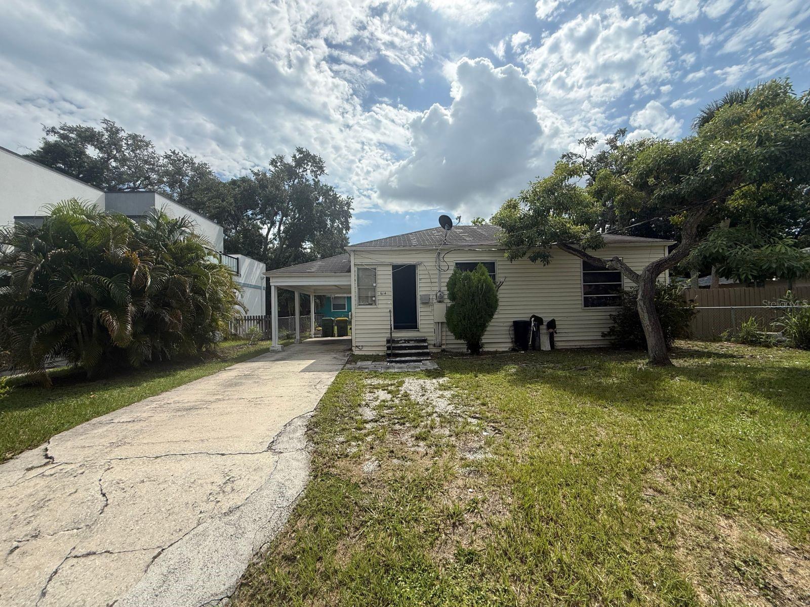 614 N Osprey Ave Property Photo 1