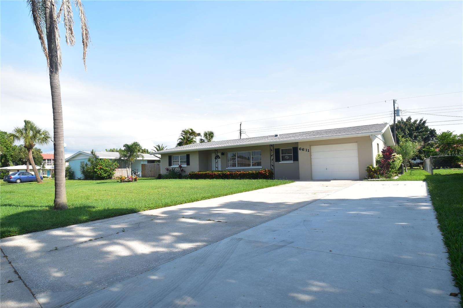 6611 COLONIAL DR Property Photo 1