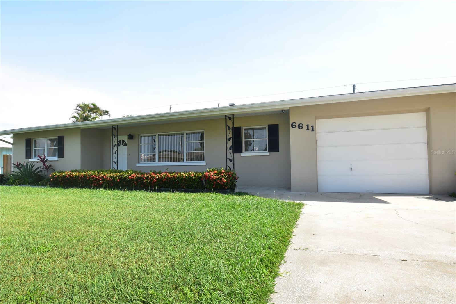 6611 Colonial Dr Property Photo 2