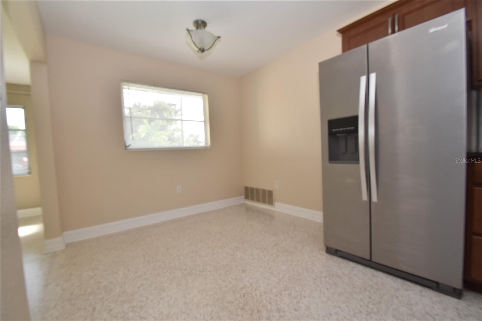 6611 Colonial Dr Property Photo 5