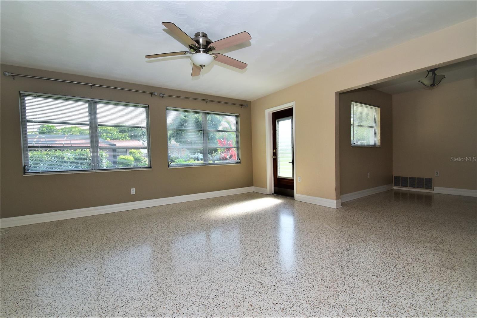 6611 Colonial Dr Property Photo 6