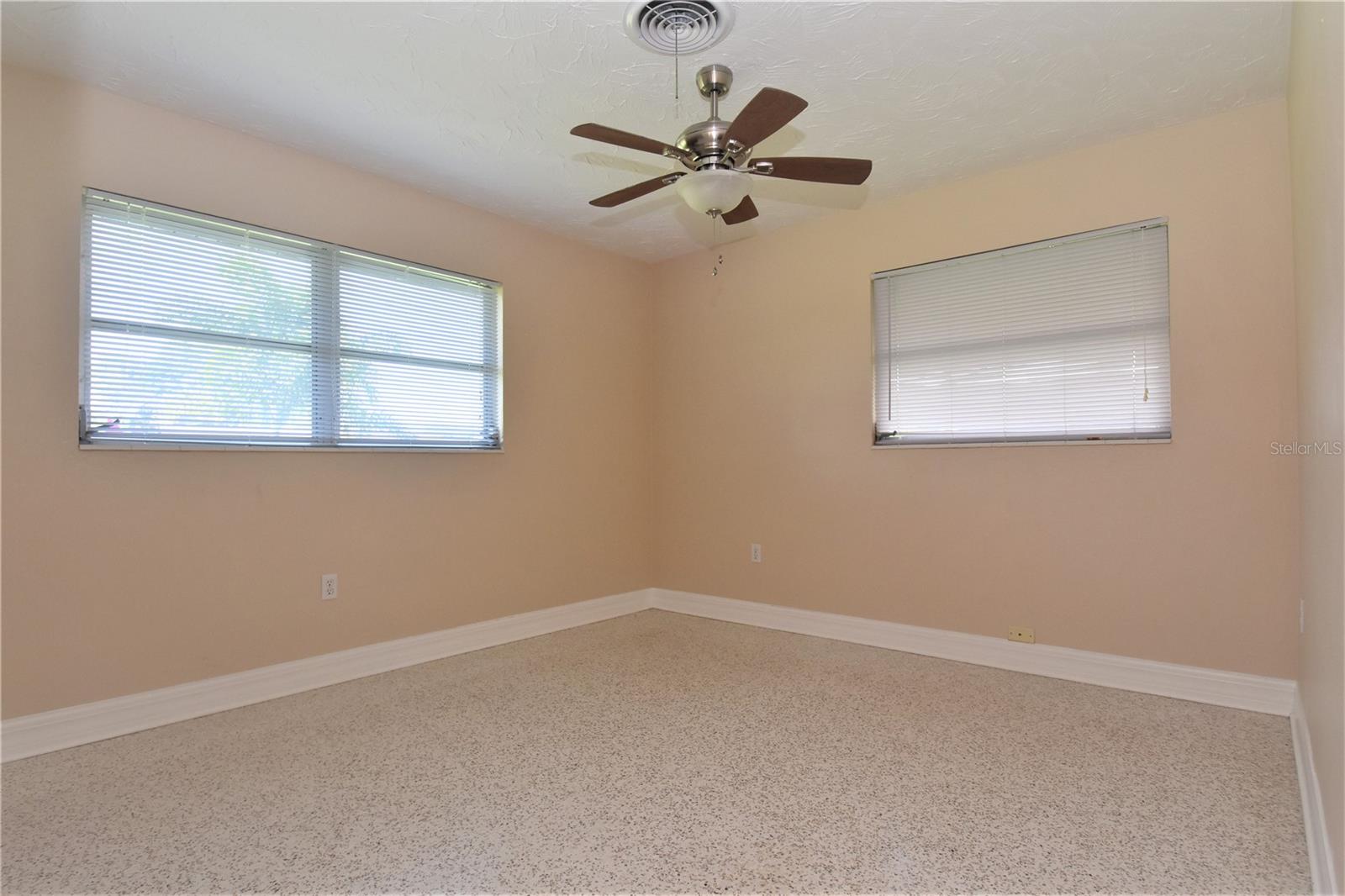 6611 Colonial Dr Property Photo 8