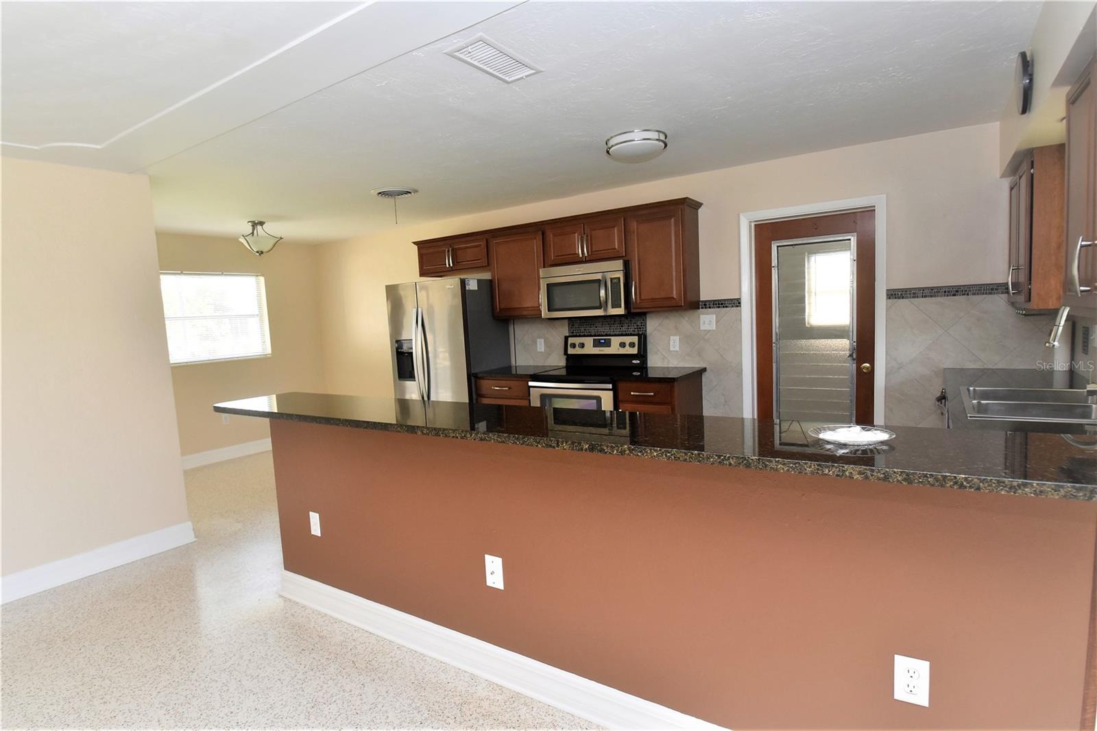 6611 Colonial Dr Property Photo 16