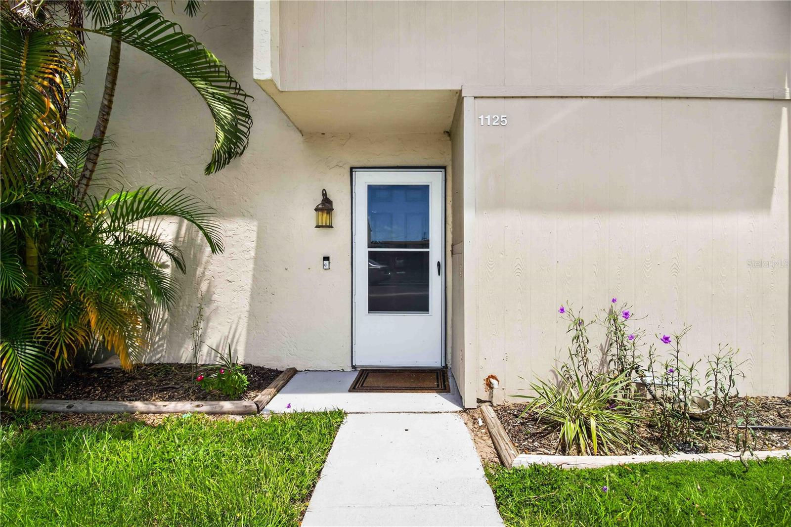 1125 Longfellow Way #125-b Property Photo 1