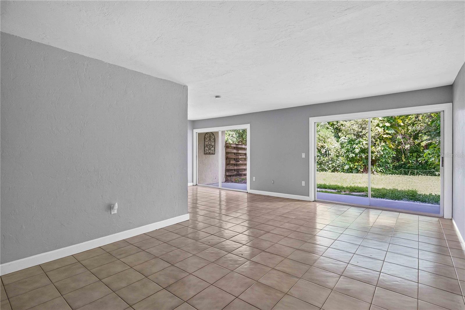 1125 Longfellow Way #125-b Property Photo 5