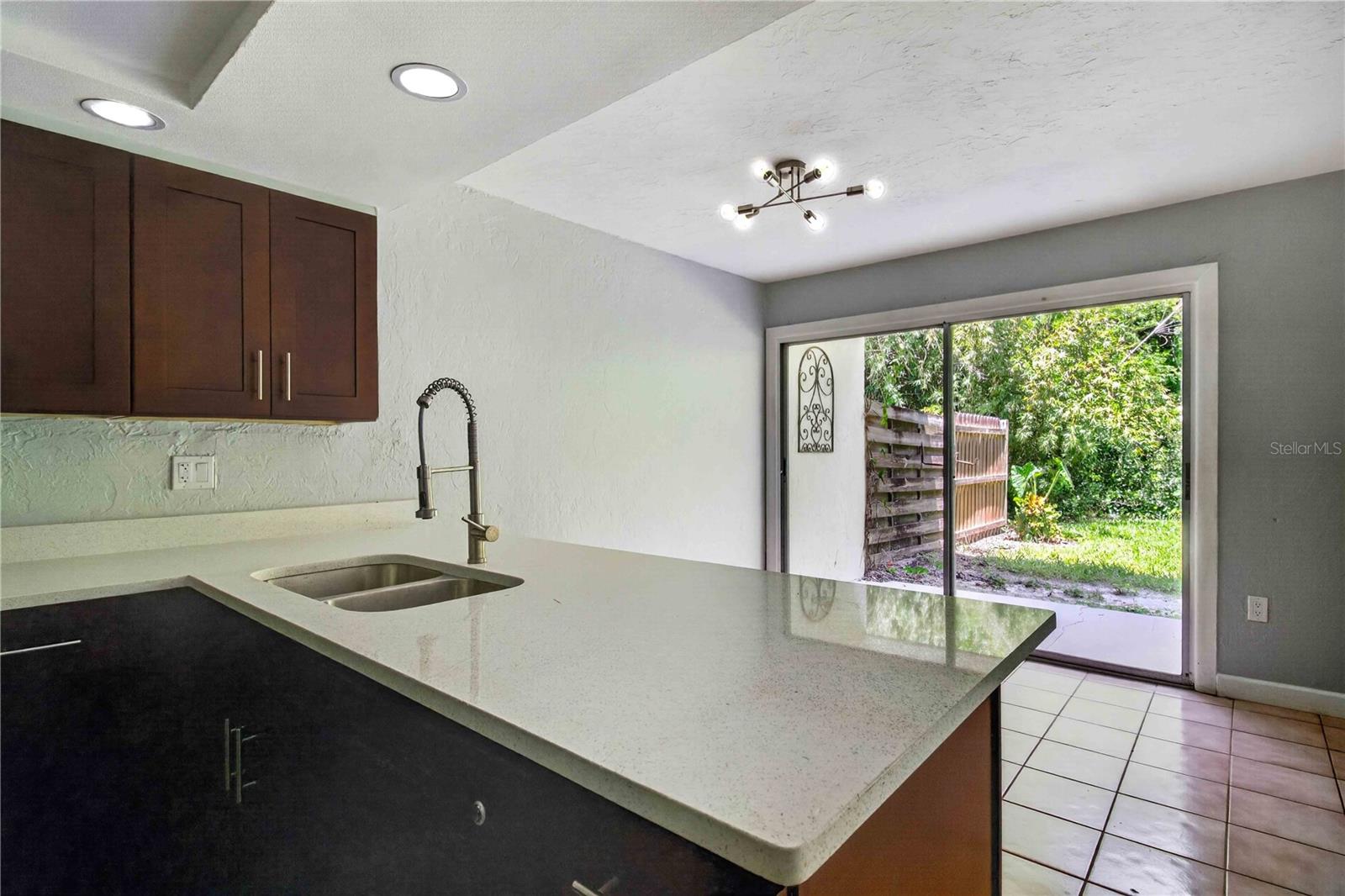 1125 Longfellow Way #125-b Property Photo 7