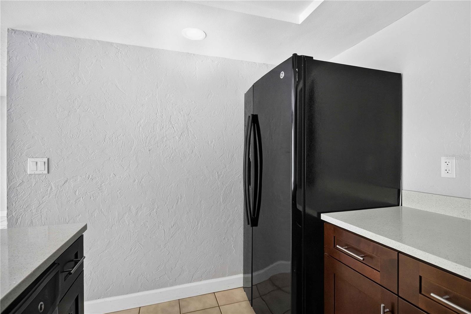 1125 Longfellow Way #125-b Property Photo 8