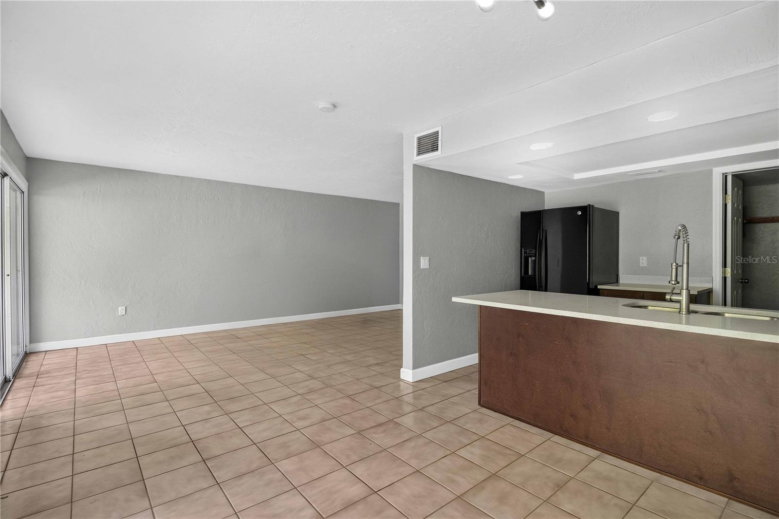 1125 Longfellow Way #125-b Property Photo 10