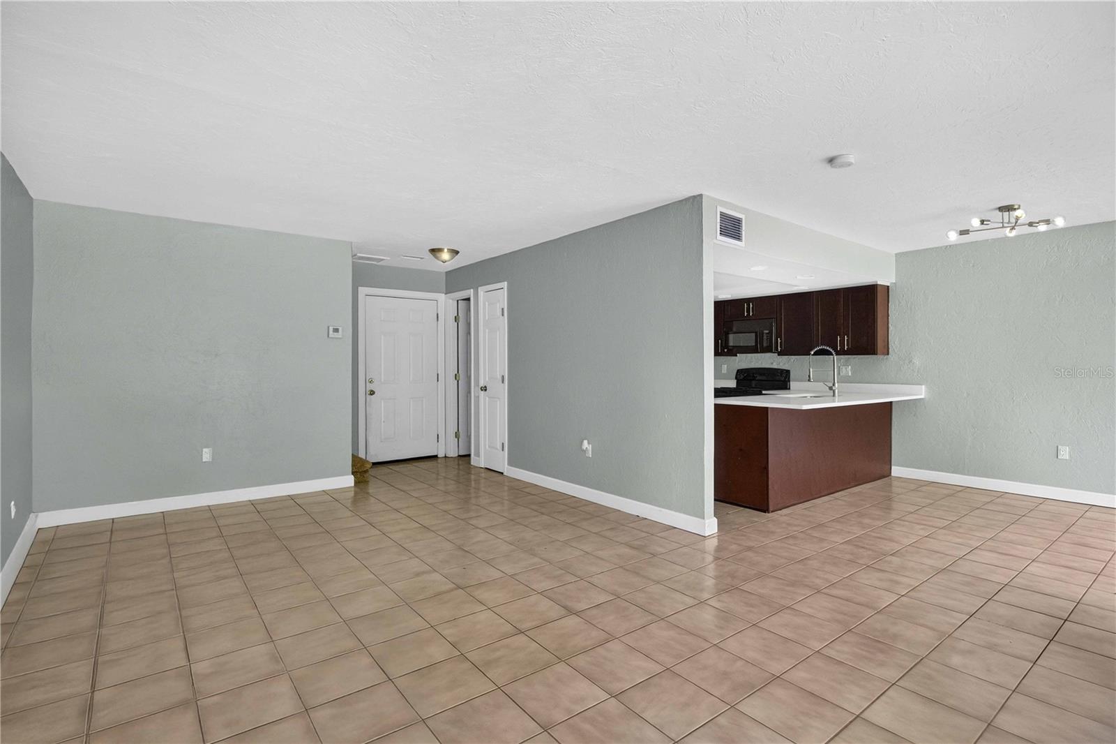 1125 Longfellow Way #125-b Property Photo 11