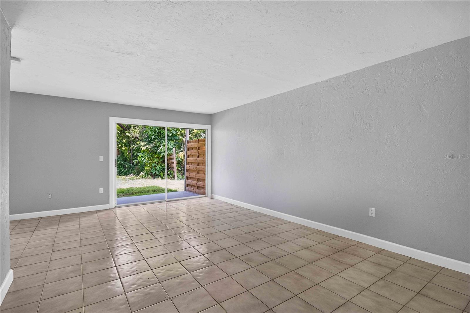 1125 Longfellow Way #125-b Property Photo 13