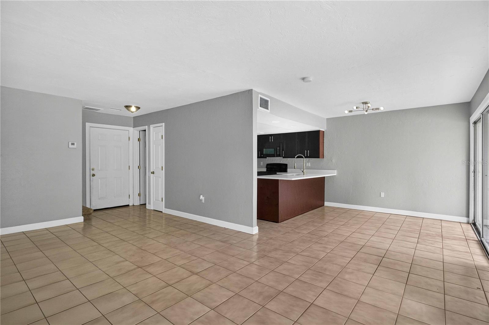 1125 Longfellow Way #125-b Property Photo 16
