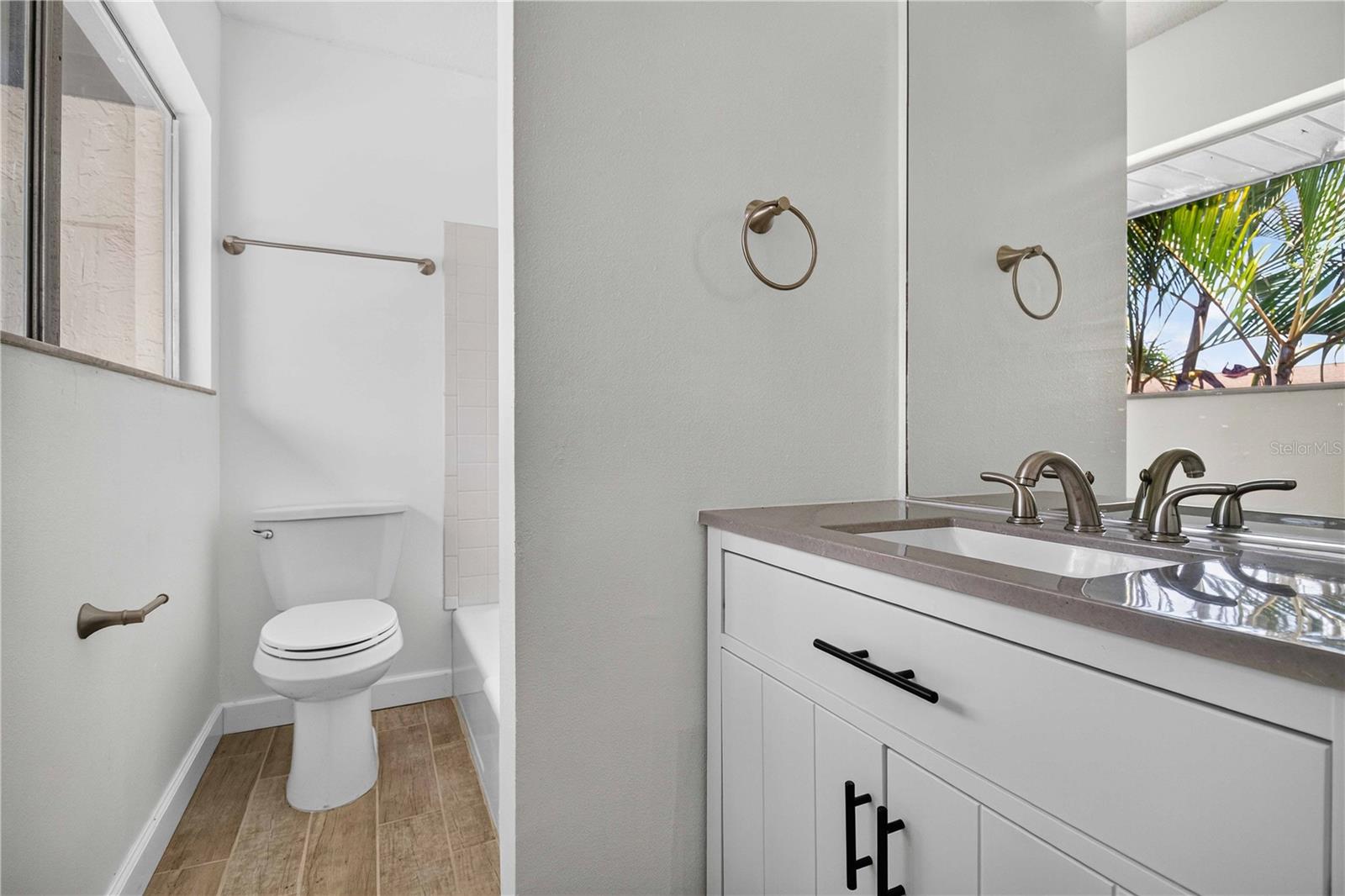 1125 Longfellow Way #125-b Property Photo 22