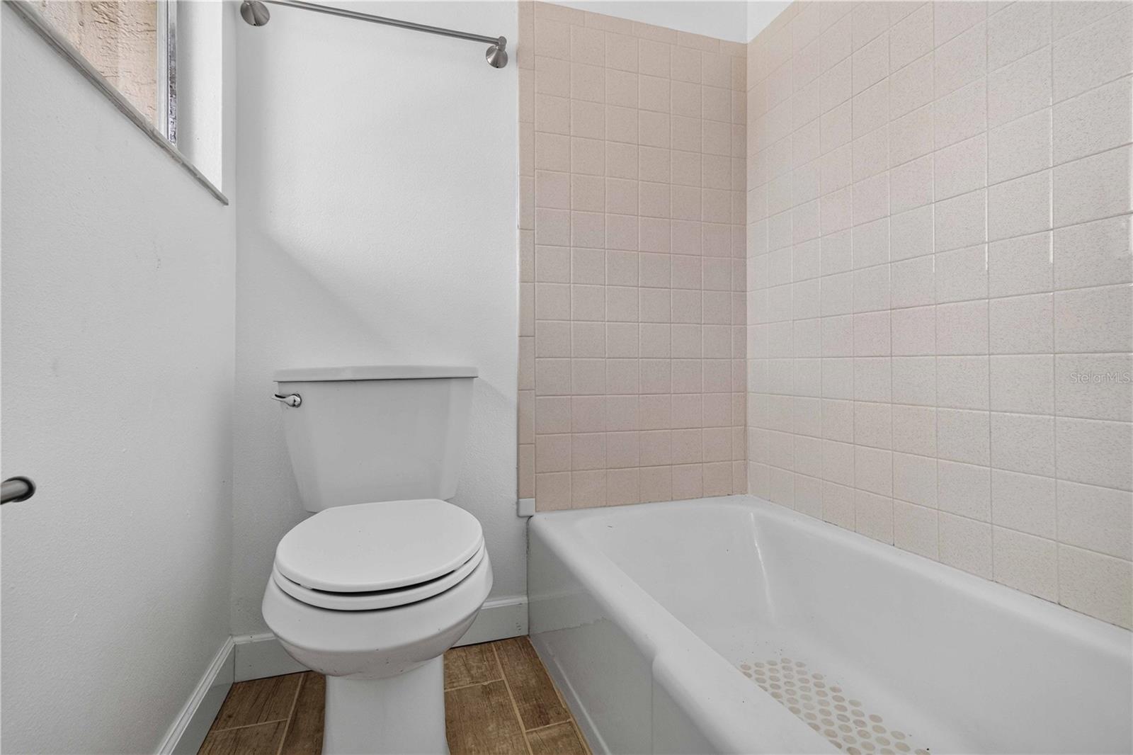 1125 Longfellow Way #125-b Property Photo 23