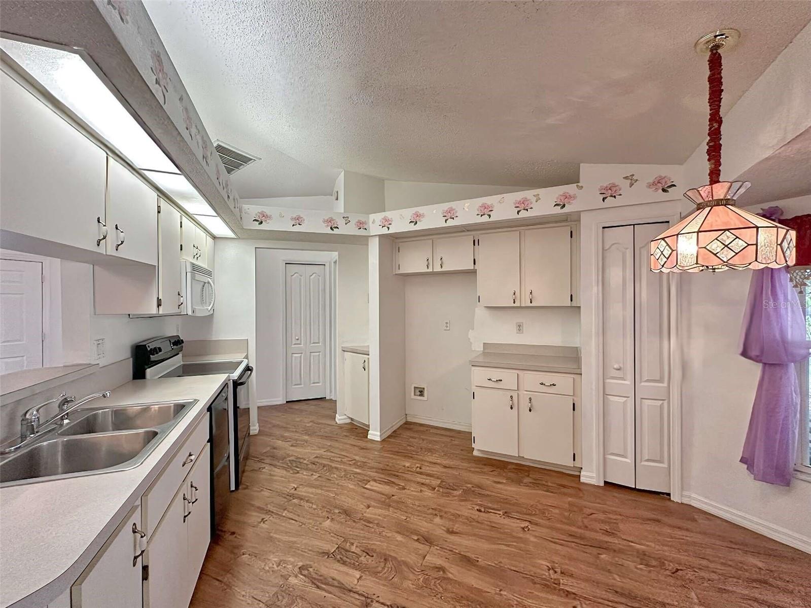 8421 Peoria St Property Photo 11