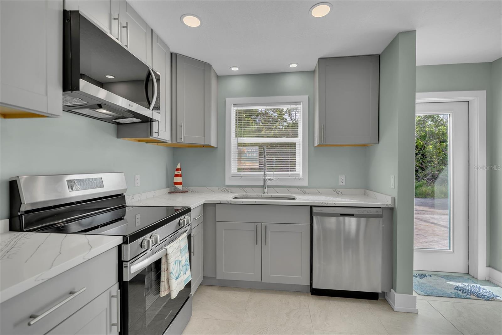 713 Saint Judes Dr S #2 Property Photo 13