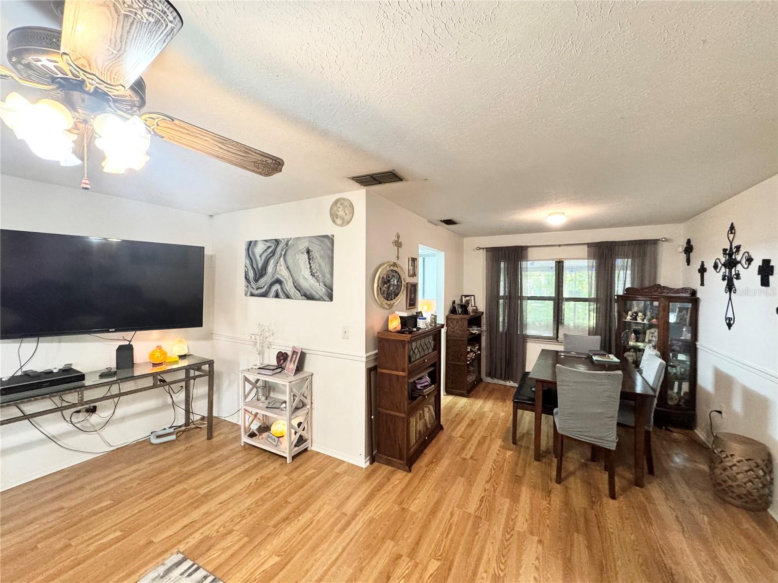2558 Wood Oak Drive Property Photo 7