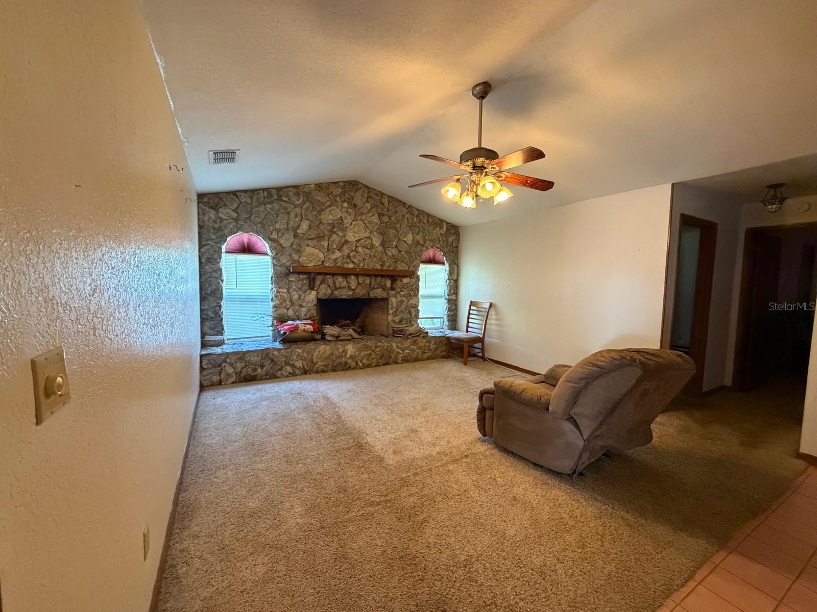 215 Santa Rosa Dr Property Photo 2