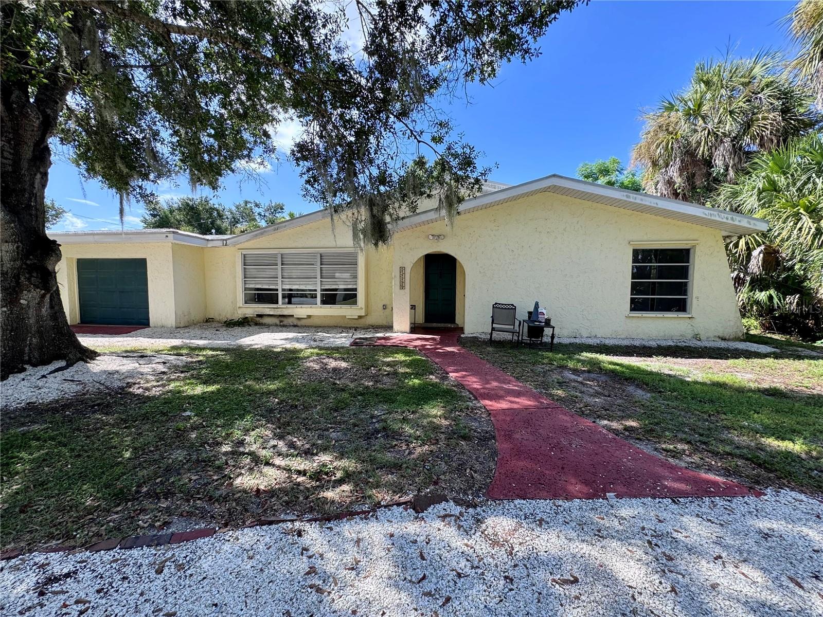 22215 ONEIDA AVE Property Photo 1